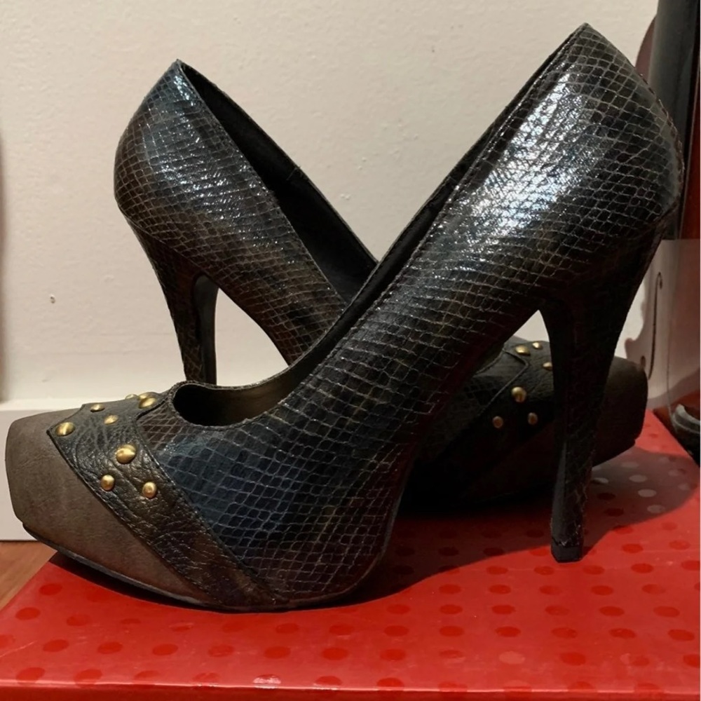 Like new BKE heels